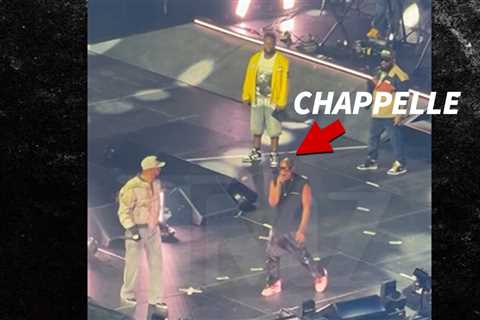 Dave Chappelle Crashes Wu-Tang Clan Stage in Ohio & Leads Them in Beatbox