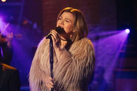 Kelly Clarkson’s ‘Studio Sessions’ Las Vegas Residency Setlist: Every Song From Night 1