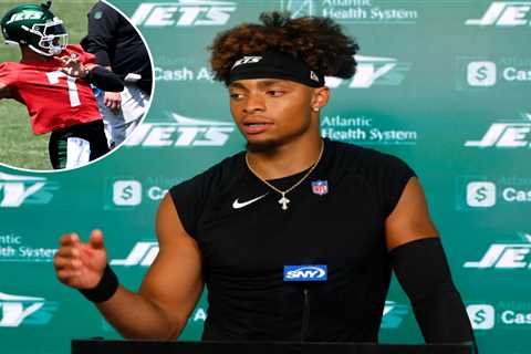 Justin Fields quietly winning over Jets teammates as leader on and off the field