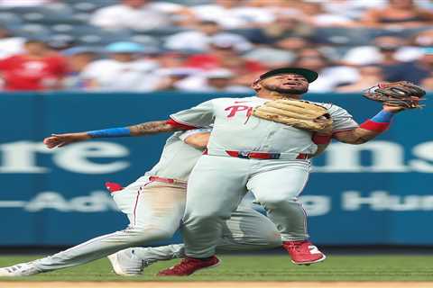 Edmundo Sosa exits Phillies-Yankees game after scary collision