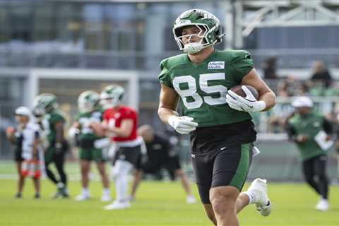 Mason Taylor, Justin Fields show off emerging connection at Jets camp