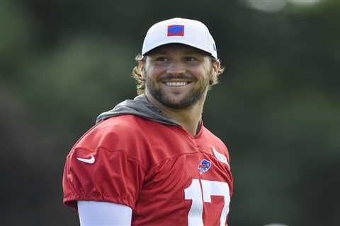 Josh Allen has touching moment with crying fan at Bills camp