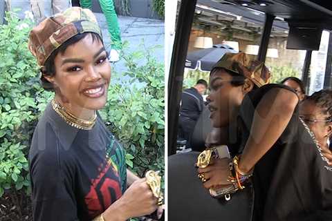 Teyana Taylor Hops on TMZ Tour Bus and Plugs 'Escape Room' Album