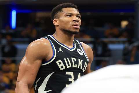 Giannis Antetokounmpo still weighing potential Bucks trade request