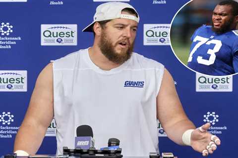 Greg Van Roten imparting wisdom on Evan Neal in awkward Giants position battle