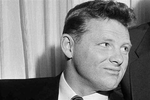 Ex-Packer Billy Howton, believed to have been NFL’s oldest living player, dead at 95