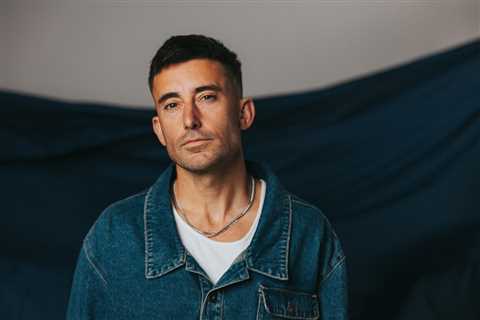 Phil Wickham Leads Christian Airplay Chart With ‘What an Awesome God’