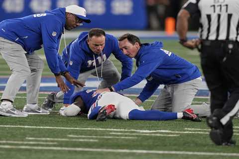 TJ Moore carted off after gruesome leg injury in Giants preseason finale