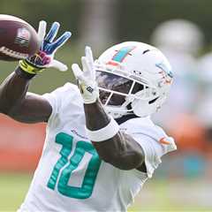 Dolphins teammates send Tyreek Hill strong message after drama