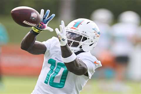 Dolphins teammates send Tyreek Hill strong message after drama