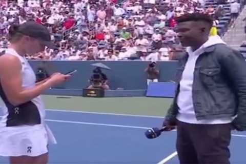 Iga Swiatek delays interview for important US Open text — here’s who she was messaging