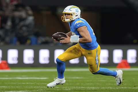 Justin Herbert, Chargers topple Chiefs for Week 1 win in Brazil