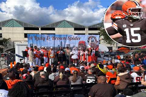 Browns fans get married in wild parking lot tailgate scene