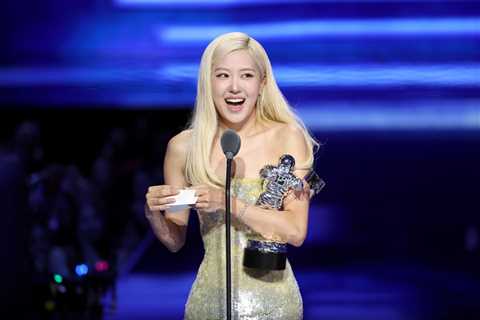 ROSÉ Opens Up About Her Fears in ‘Deeply Personal’ VMAs Acceptance Speech