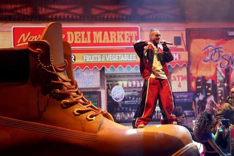 J Balvin Reels in DJ Snake, Lenny Tavárez & Justin Quiles for Neon-Drenched Performance at VMAs