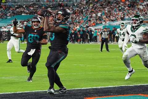 Dolphins’ Darren Waller double dips in NFL return against Jets