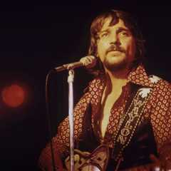 Waylon Jennings’ From-the-Vaults ‘Songbird’ Soars Into Top 10 on Five Billboard Charts