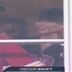 Taylor Swift quietly takes in Travis Kelce’s game as Chiefs dominate Raiders