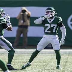 Jets’ Malachi Moore looking to keep vet Joe Flacco in check