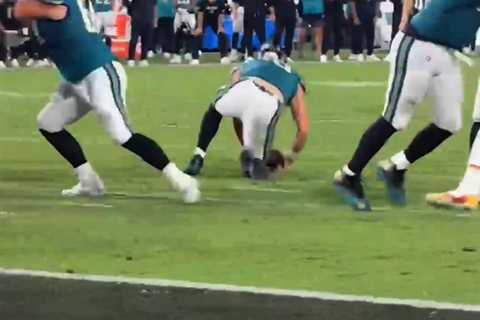 Jaguars’ Trevor Lawrence turned near-disaster into wild game-winning touchdown run to stun Chiefs