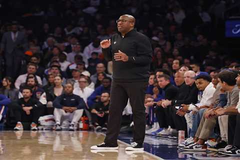 Why Mike Brown has Knicks operating without a playbook in major Tom Thibodeau contrast