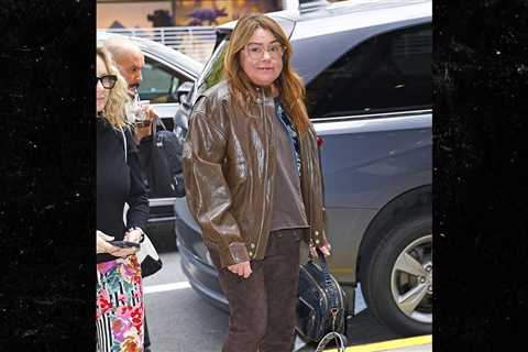 Rachael Ray Seen Outside 'Drew Barrymore' Studio After Health Rumors