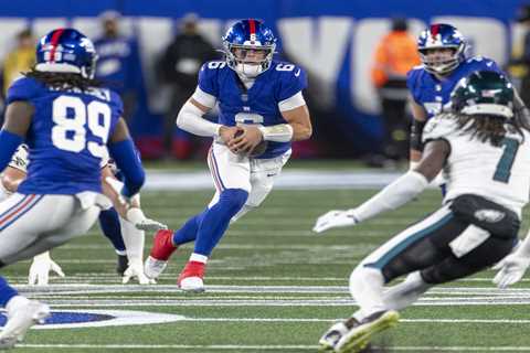 Jaxson Dart is happy to be the Giants’ song-and-dance man