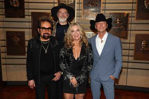 Kenny Chesney, June Carter Cash, Tony Brown Join Country Music Hall of Fame: ‘I Feel the Gravity of ..
