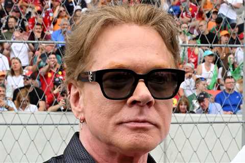 Guns N' Roses Axl Rose Loses His S*** Onstage During Concert, Watch The Video