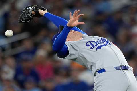 Freddie Freeman’s World Series pop-up misplay doesn’t end up costing Dodgers