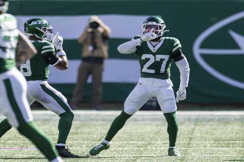 Jets’ Malachi Moore looking to keep vet Joe Flacco in check