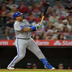 Royals keeping Salvador Perez on two-year, $25 million extension