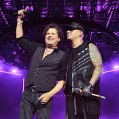 Carlos Vives Belts Out Ranchera a Cappella at Mexico’s Coca Cola Flow Fest: ‘Long Live José..