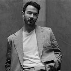 Kevin Jonas Talks ‘Bucket-List’ Jonas Brothers Christmas Movie & (Finally!) Making His Solo Debut..