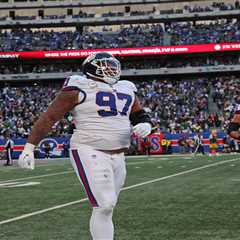 Dexter Lawrence willing his way back into Giants lineup while dealing with elbow injury