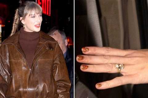 Taylor Swift Flashes Massive Diamond Ring While Leaving NYC Club