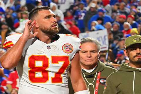 Travis Kelce chirps at Bills fans after injury scare in Chiefs loss