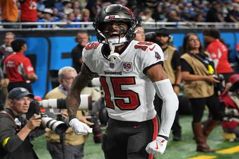 Patriots vs. Buccaneers prediction: NFL Week 10 picks, player props, odds