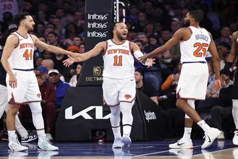 Knicks easily handle tanking Nets for fourth straight win