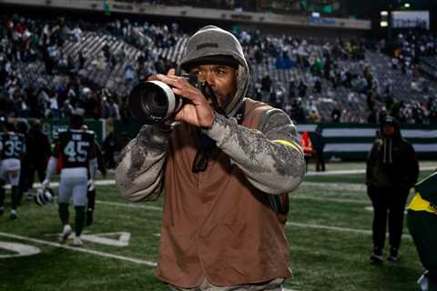 Method Man Plays NFL Celebrity Photographer at New York Jets Game & Max B Asks Him for a Job