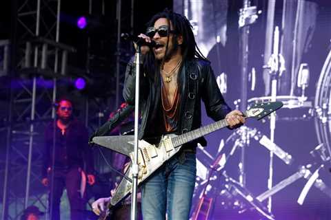 Lenny Kravitz Says Fan Ripped Out Dreadlocks During Brisbane Concert