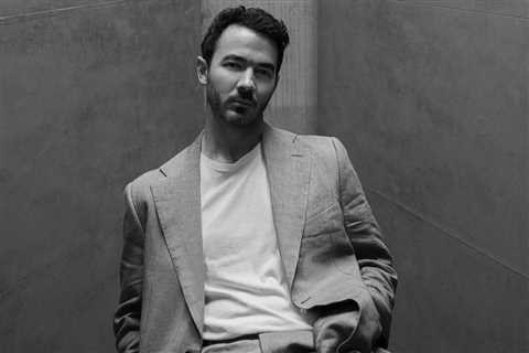Kevin Jonas Talks ‘Bucket-List’ Jonas Brothers Christmas Movie & (Finally!) Making His Solo Debut..