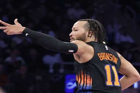 Jalen Brunson outduels Giannis Antetokounmpo as Knicks advance to NBA Cup quarterfinals with win..