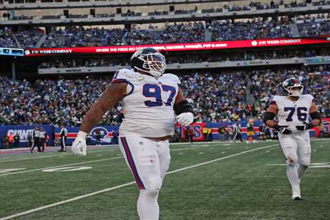 Dexter Lawrence willing his way back into Giants lineup while dealing with elbow injury