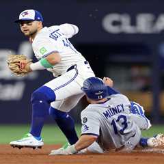 Bo Bichette ‘willing’ to switch positions as top free agent fields offers from Yankees rivals