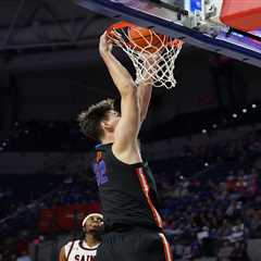 7-foot-9 Olivier Rioux makes college basketball history