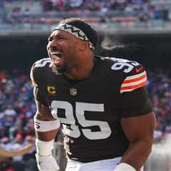 Myles Garrett wants to make poster of Aaron Rodgers while breaking NFL sack record