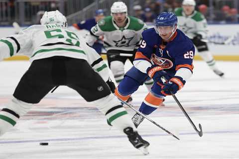 Brock Nelson’s return to UBS Arena comes as a link to a now bygone Islanders era