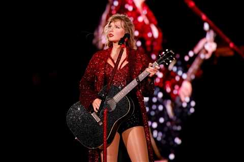 Taylor Swift Returns to No. 1 on ARIA Chart With ‘The Life Of A Showgirl’