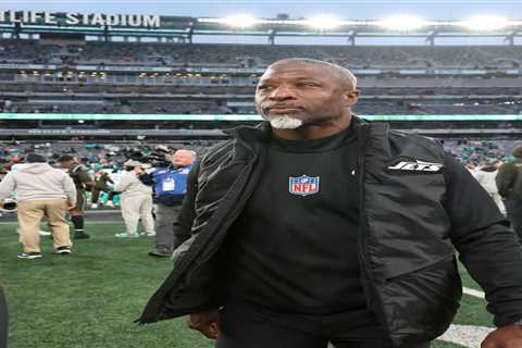 Jets injuries provide latest mystery to Aaron Glenn’s never-ending QB carousel